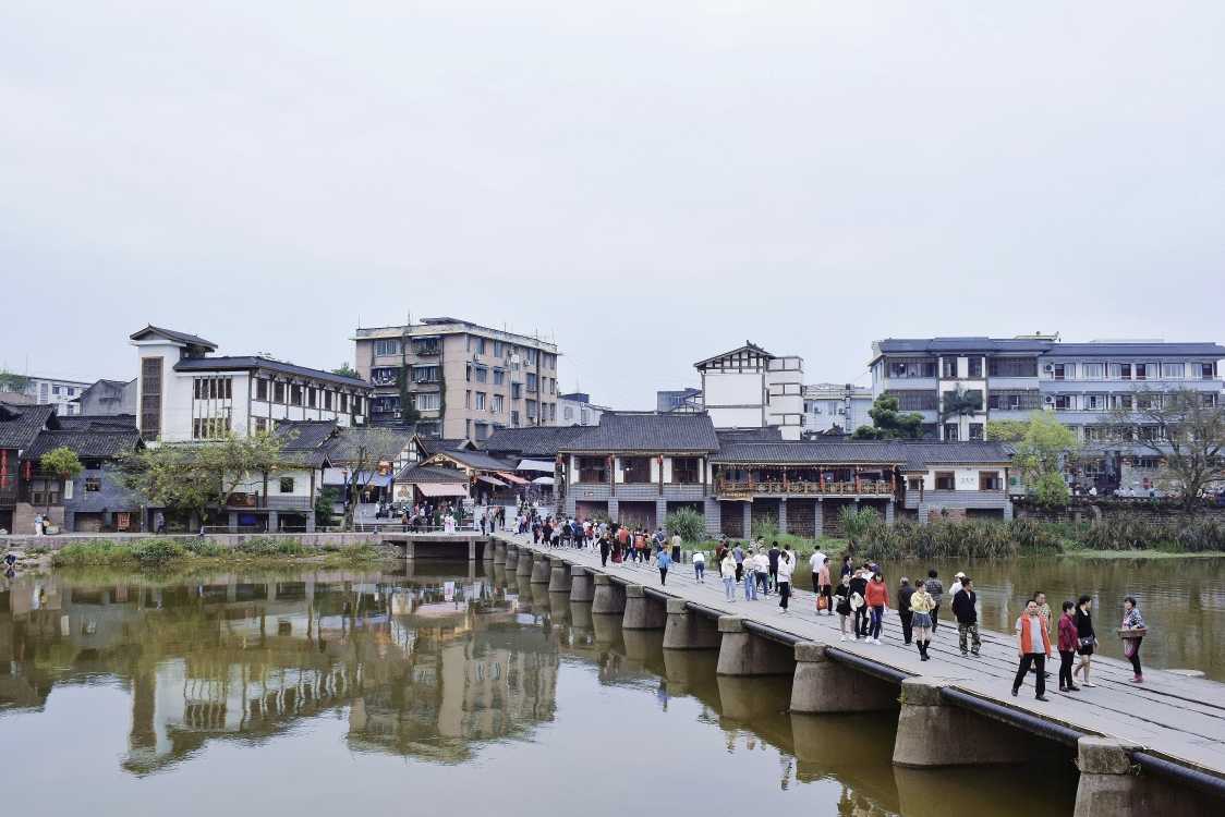 乐山异国风情打卡新去处,乐山游玩攻略及人文风情