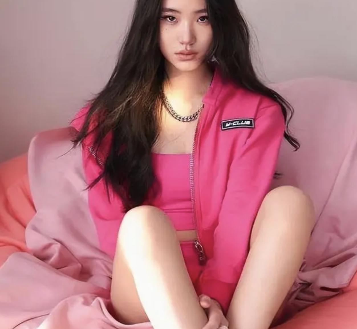 有一种尴尬叫“星二代玩性感”，*裤底**胸部全露，让明星父母都脸红