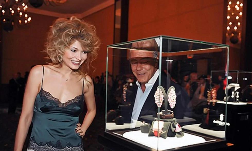 生活奢侈的中亚公主，才华配不上野心，遭总统父亲掴掌，被囚禁