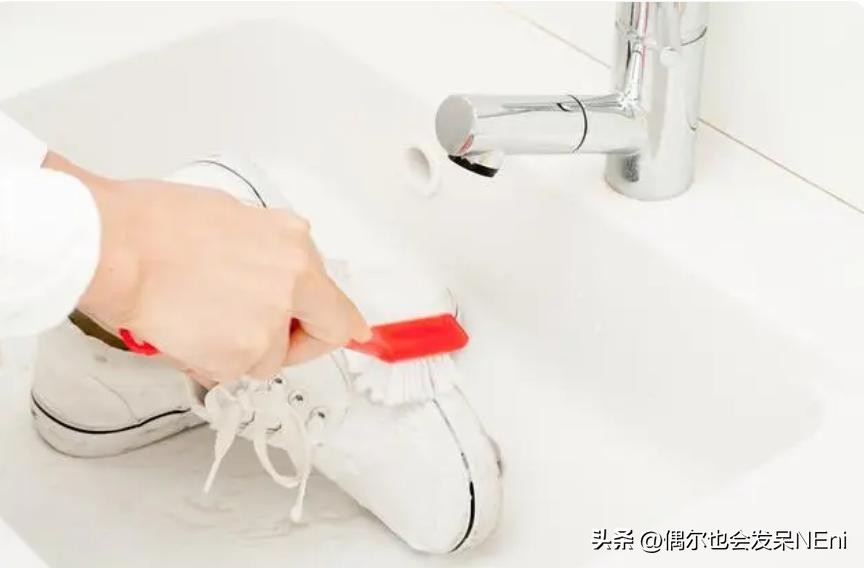 正确清洗皮革运动鞋的步骤,运动鞋还原