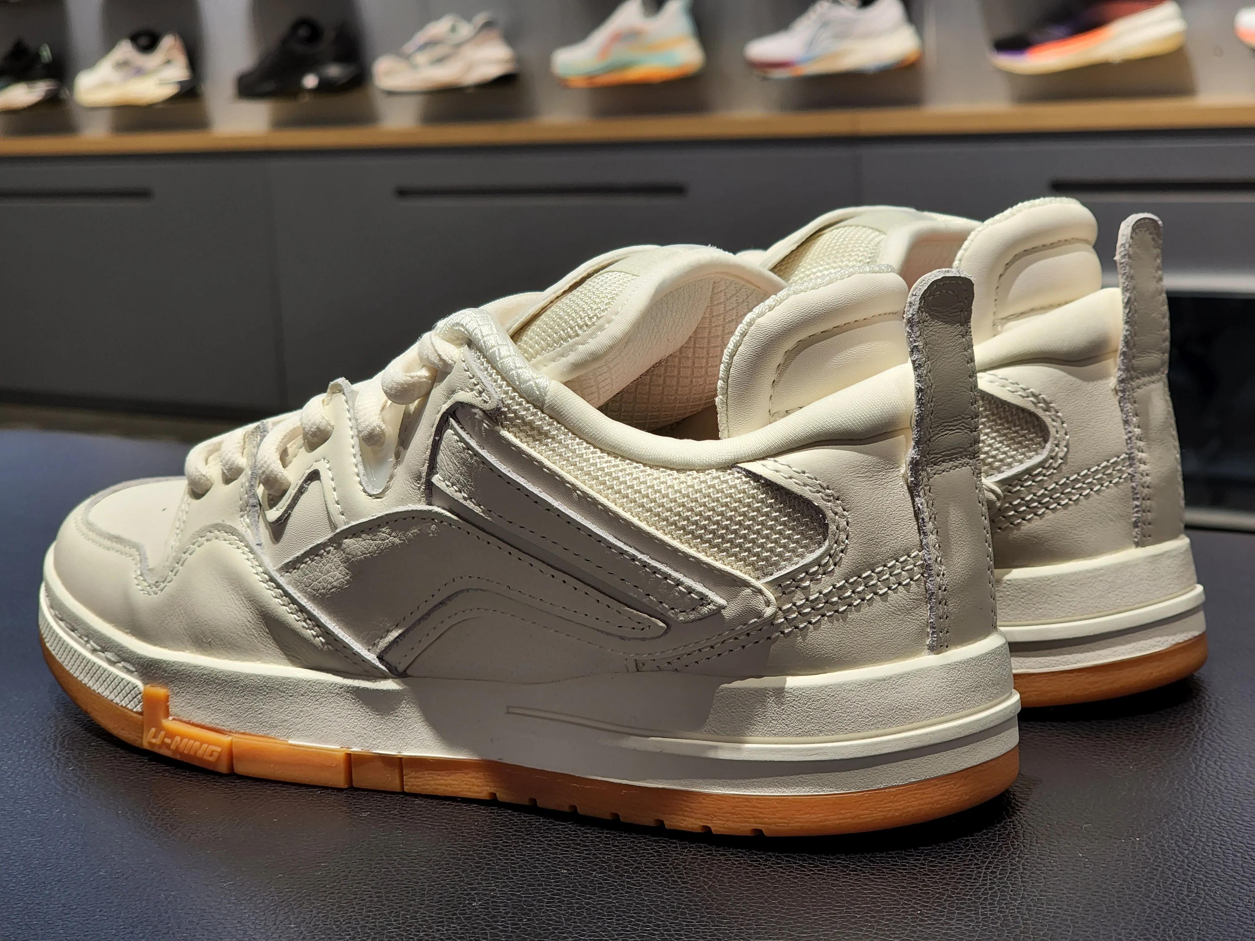 出门不易撞鞋的小众情侣鞋款～肖战同款