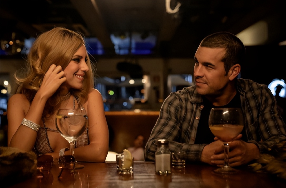 《中间人第二季：探索色情行业的复杂性》