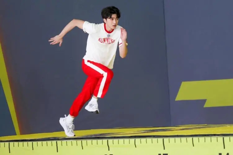 《跑男》停播风波升级，蔡徐坤消息持续爆出，baby宋雨琦或被波及