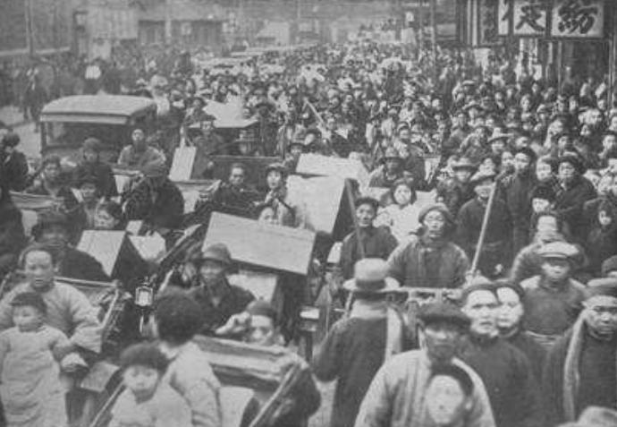 *京大南***杀屠**幸存者真实回忆:我躺尸体堆里装死,一声不吭挨了5刀