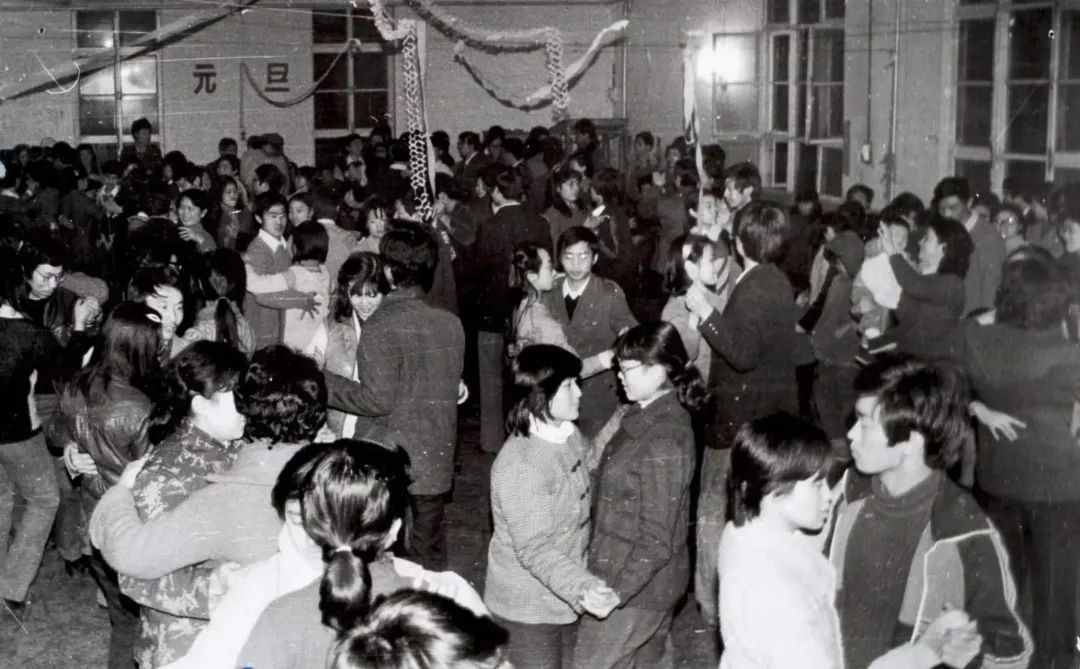 你的出现惊艳了时光温柔了岁月,一个惊艳了时光一个温柔了岁月