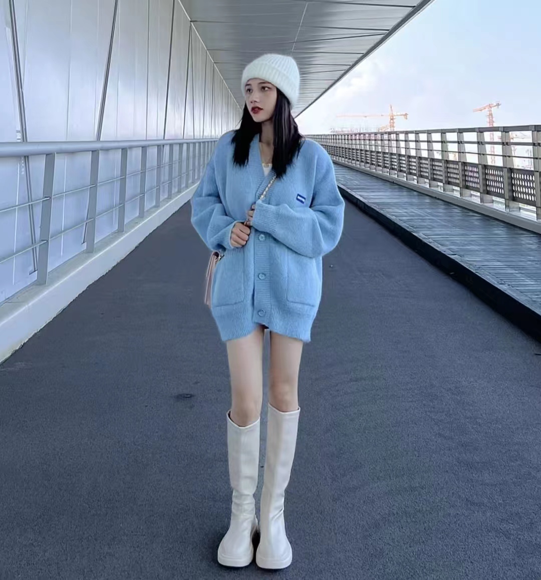 白色搭什么颜色最好看冬季女士,秋冬搭配什么颜色显白