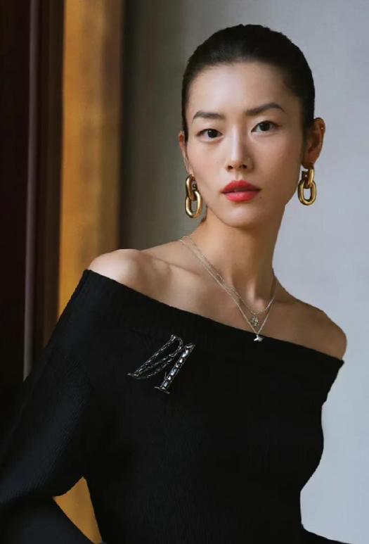 刘雯穿大翅膀走秀视频,刘雯贺聪维密