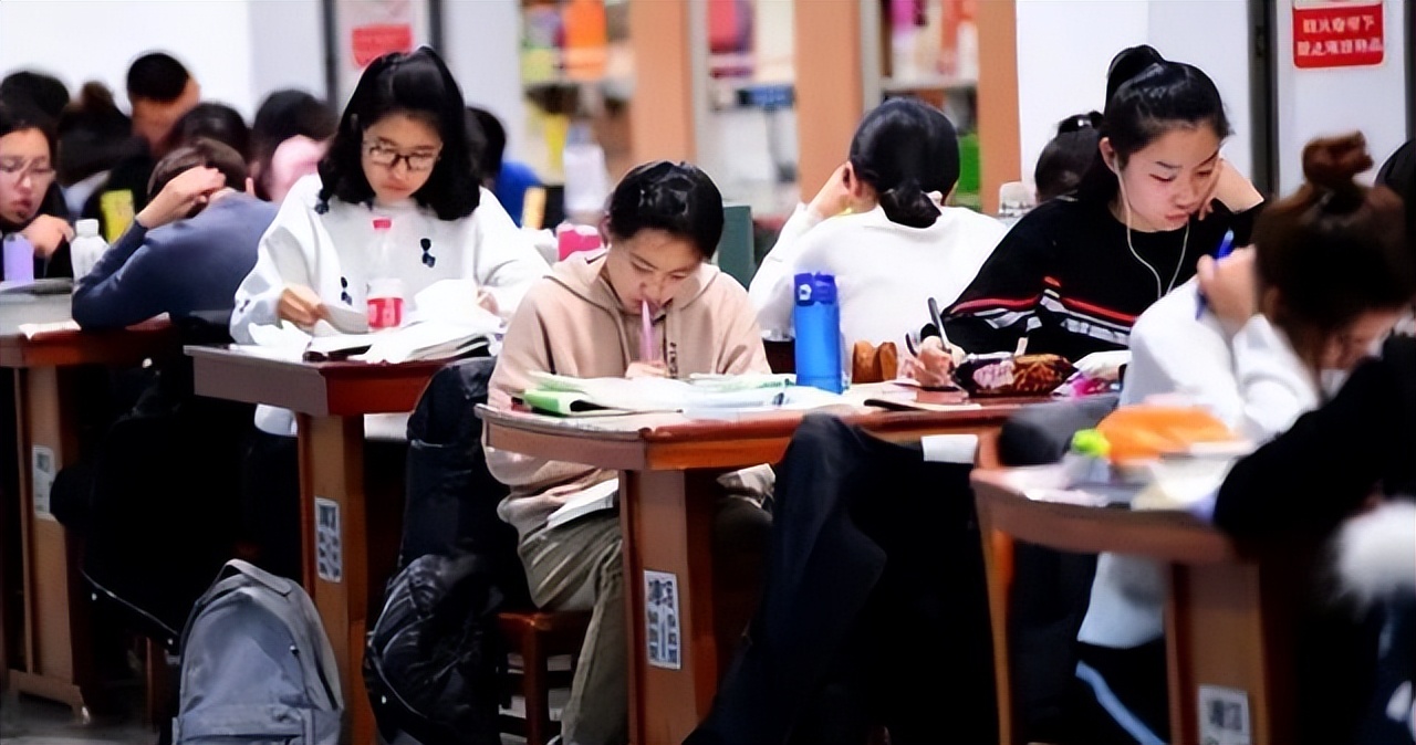 同样博士直博和硕博连读区别,博士硕博连读直博