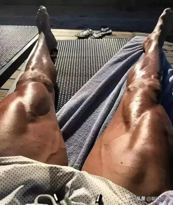 c罗的腹肌和国足比较,c罗腹肌对比中国男足