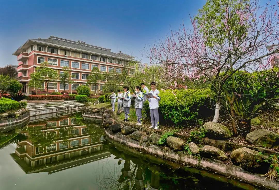 走出1省委书记，江西1中学再放大招强身启智，意欲再创佳绩