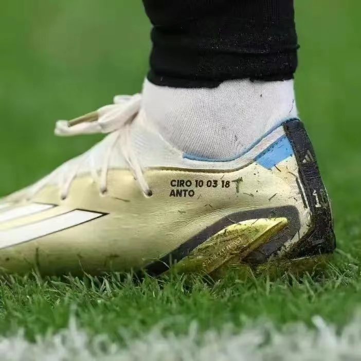 内马尔梅西c罗的世界杯战靴,c罗梅西内马尔同款球衣