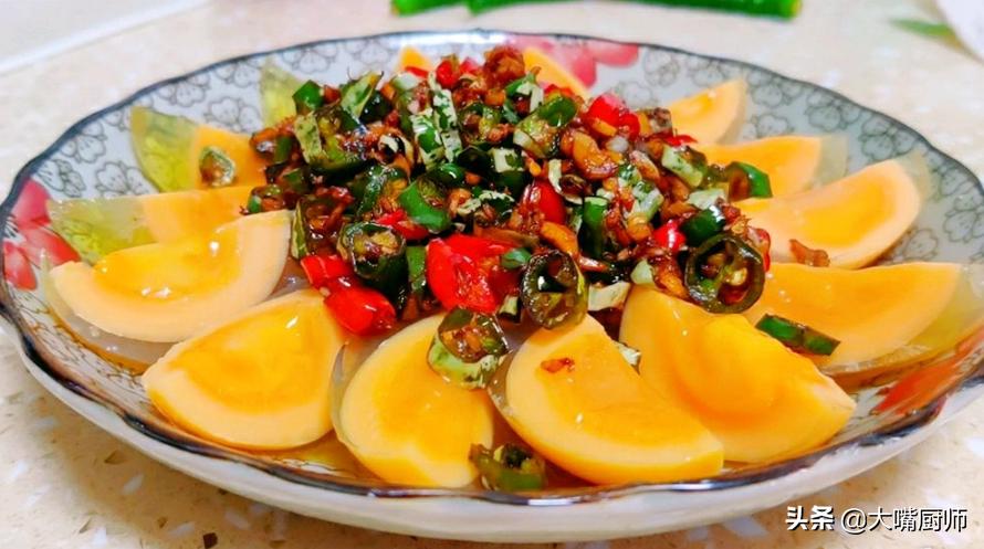凉拌皮蛋，3种调料必不可少，没碱味不苦涩，爽滑鲜美，吃着舒服