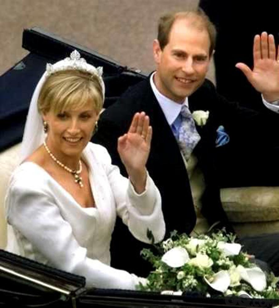 英国女王伊丽莎白二世一生照片,英国维多利亚女王和伊丽莎白女王