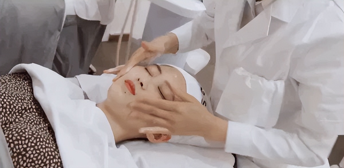 鼻子的黑头跟草莓一样,草莓黑头怎么去除最有效