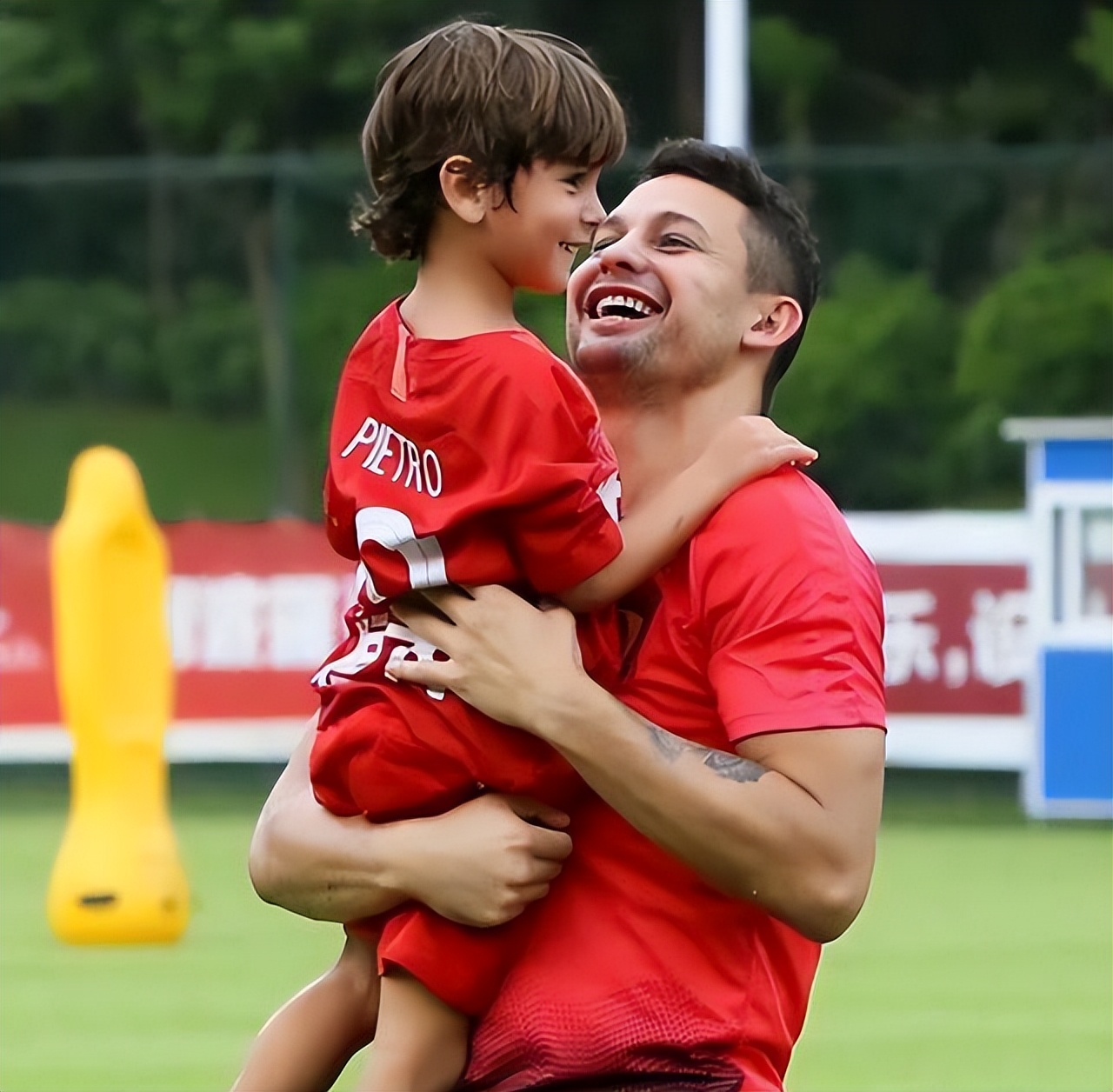 国足一哥武磊第三胎是男孩吗,国足前锋现任妻子