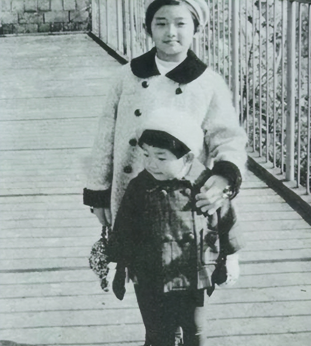 日本70年代女性山口百惠,山口百惠多少岁母亲去世的