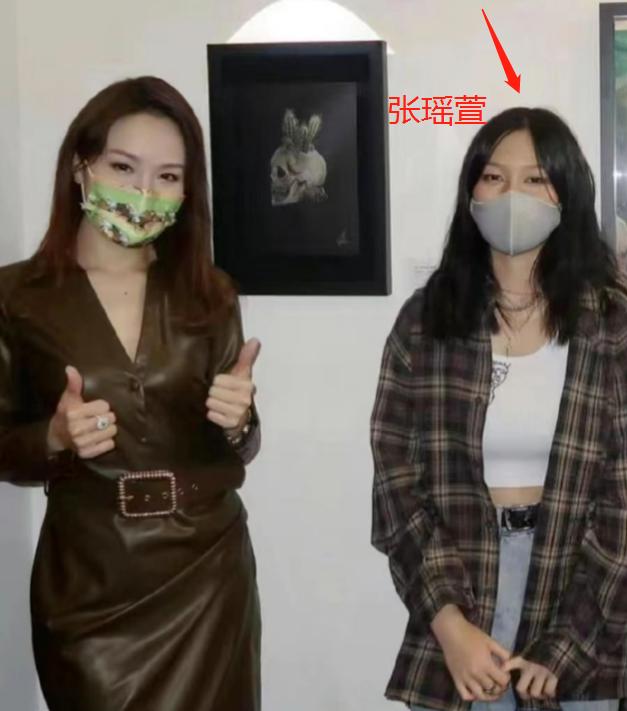 张学友7岁的照片,张学友早期西装照