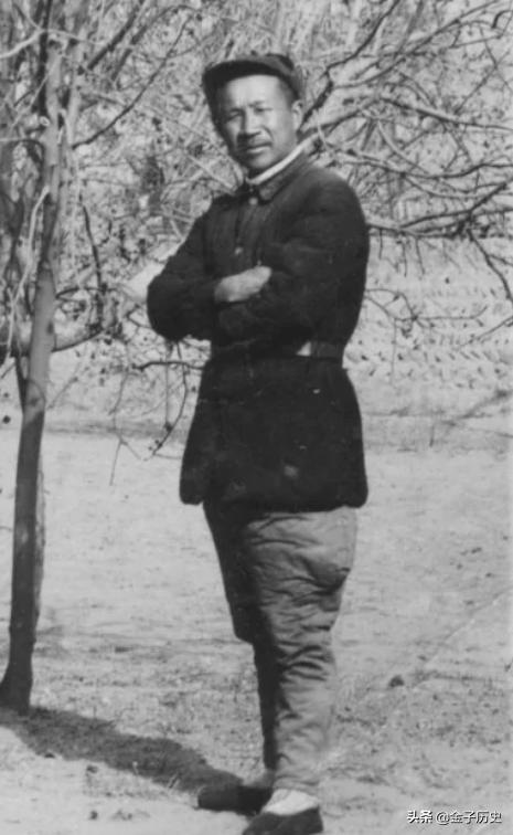 谁来当新四军参谋长？叶挺和项英提名4人，主席却选了另外一人