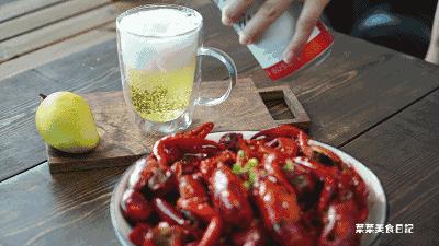 小龙虾什么部位不能吃,麻辣小龙虾头怎么吃