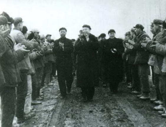 59年*震王**称彭德怀为民族英雄，毛主席得知后说：*震王**不落井下石