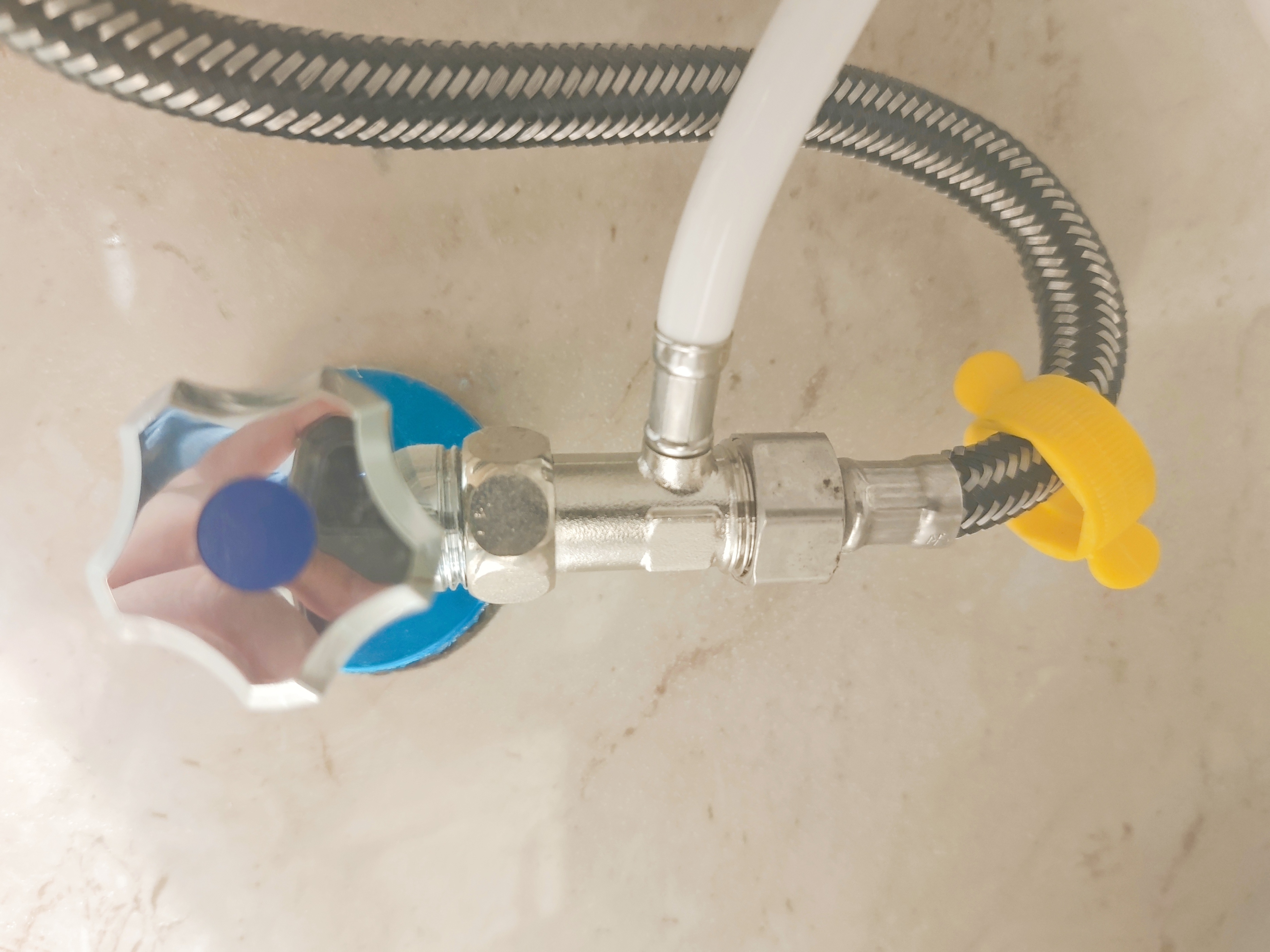 马桶一直流水找物业维修吗,马桶排污口坏是物业维修吗