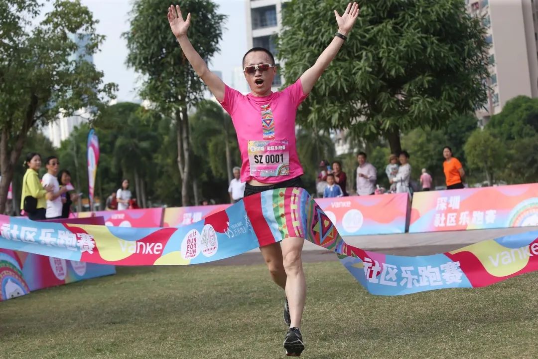 每小时800元学跑步，里程计入KPI，中年高管拼进马拉松