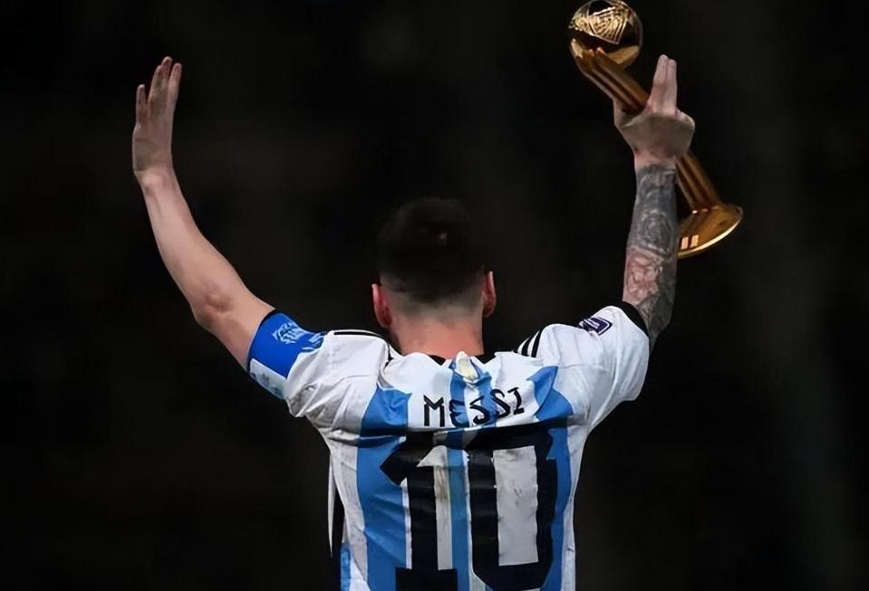 梅西当之无愧的历史第一球王,梅西11岁身患侏儒症