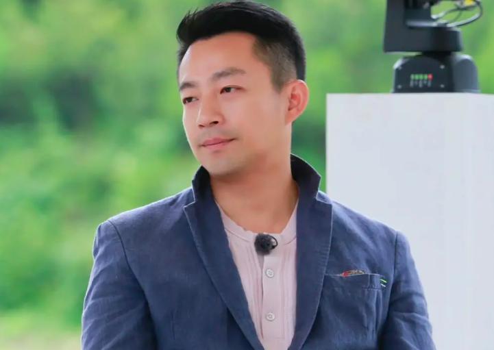 张兰谈汪小菲和大s离婚看法,汪小菲张兰怒控大s