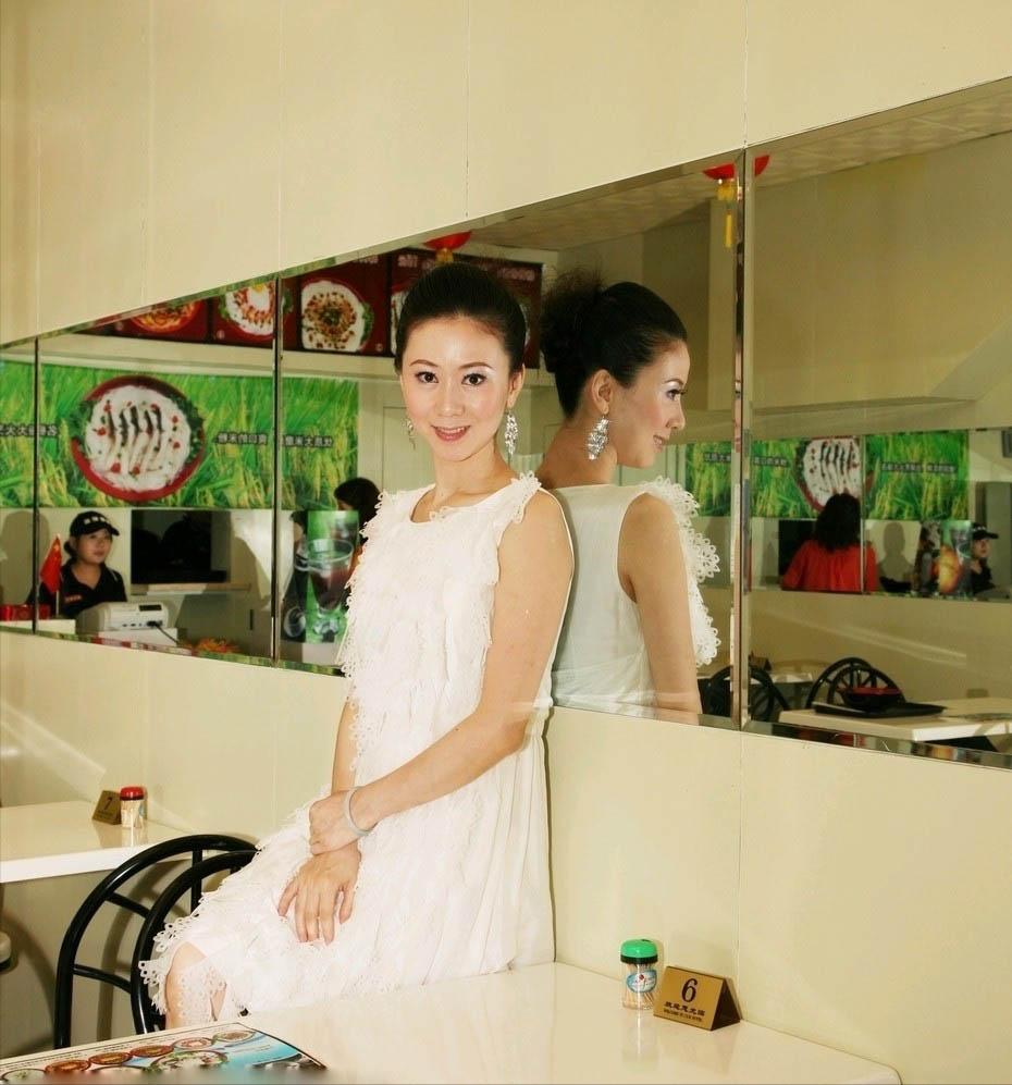 著名舞蹈演员汤加丽，为艺术献身拍大尺度照片，导演丈夫果断离婚