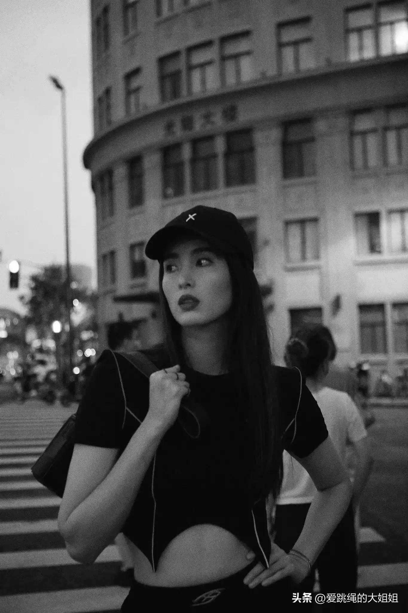 最美门将赵丽娜现身绿茵场,女足最美守门员赵丽娜