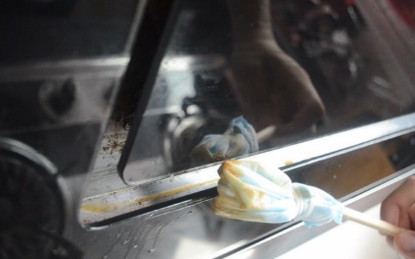 口罩清洁油烟机,只需一个口罩就能清洗油烟机