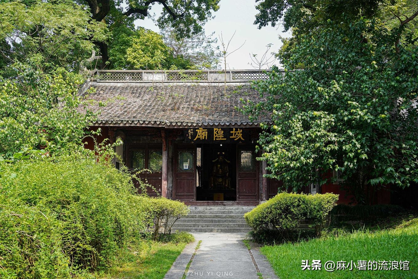 浙江绍兴有座千年大佛寺，有江南第一大石佛，许多影视剧都来取景