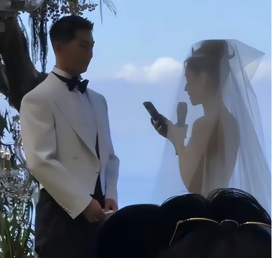 何超莲婚礼誓词：你无限包容我，我不温柔，期待足球队的到来