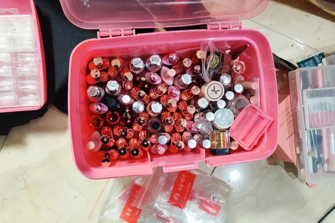 女售货员16个月偷走老板5318万,女售货员16个月偷走老板538万块钱