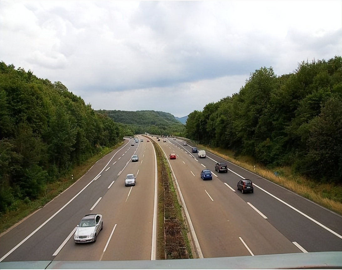 中国高速路指示牌都换中文了吗,高速指示牌大换血