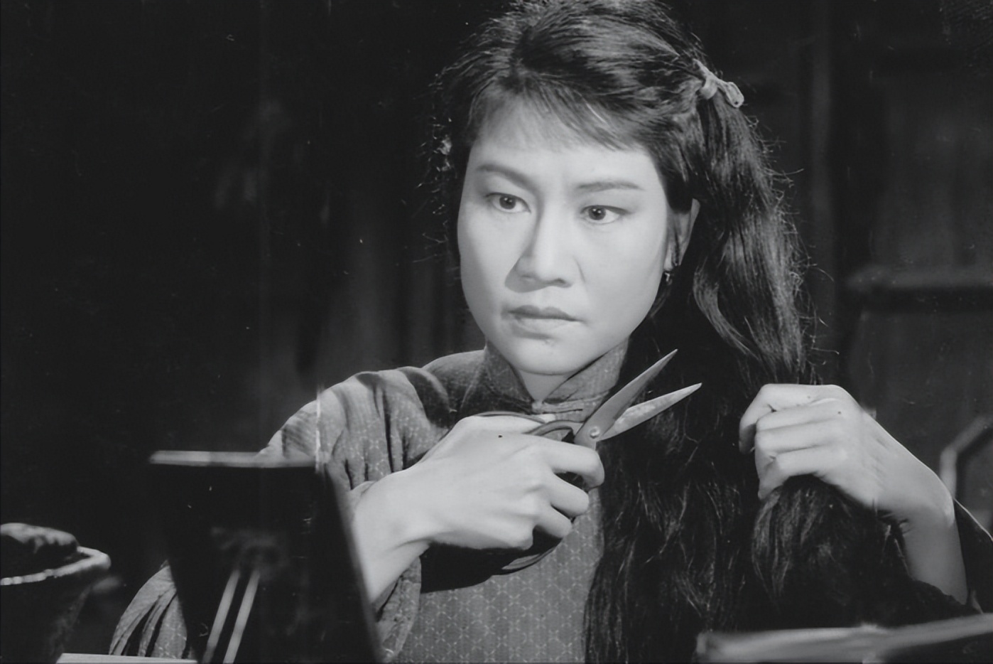 “十七年”电影中，田野、工厂与*会集**，是呈现幸福生活的主要地点