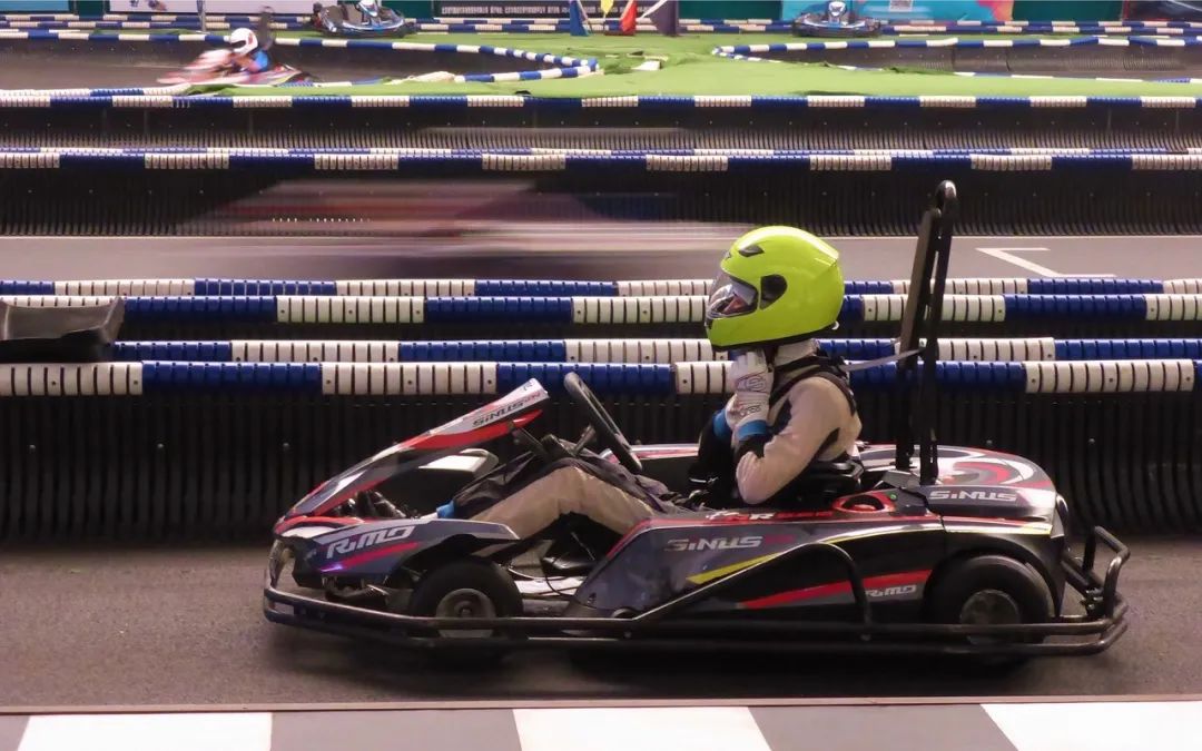 8岁学弹琴是不是太晚了,8岁开始学钢琴太晚了吧