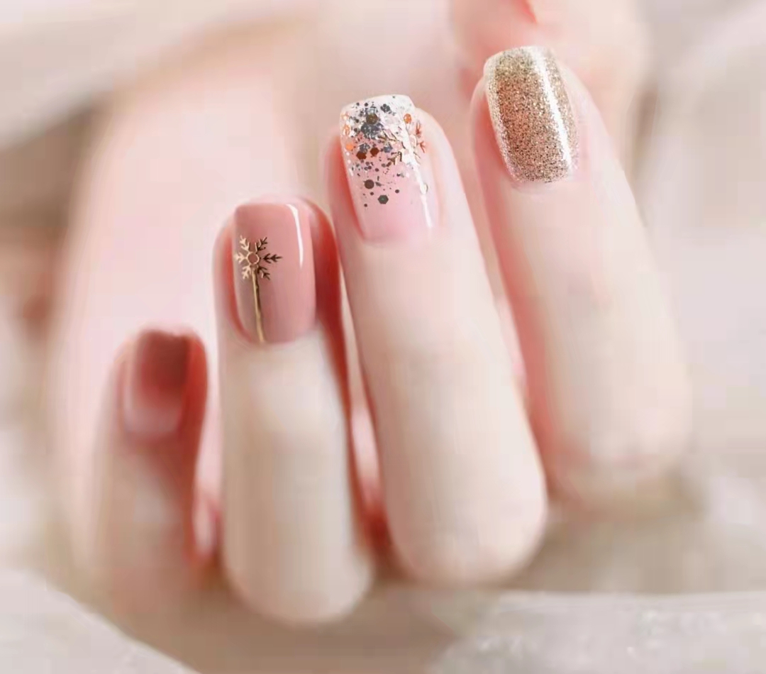 超级好看的三款美甲教程来啦,五彩美甲如何涂出高级感