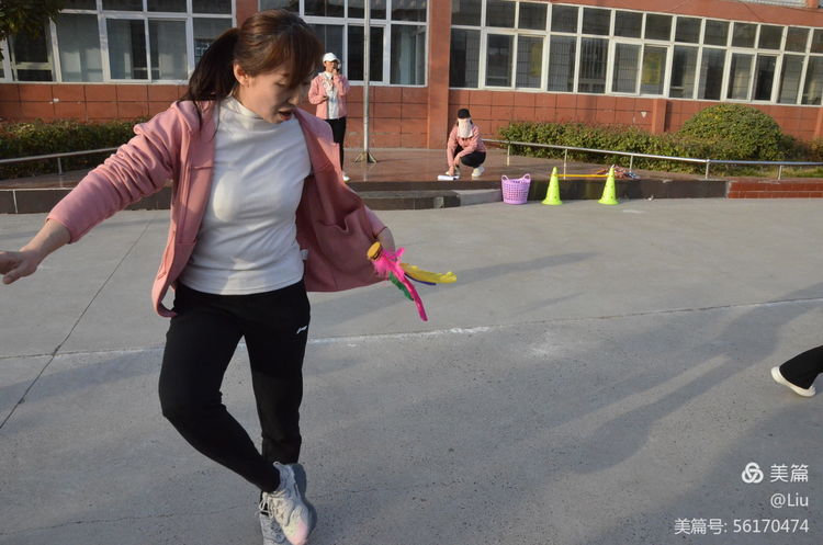 小学三八妇女节教师主题活动方案,夏理逊小学联欢会