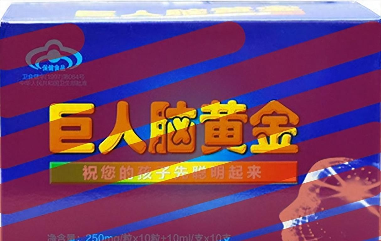 农村父母镰刀割麦子,收割父母