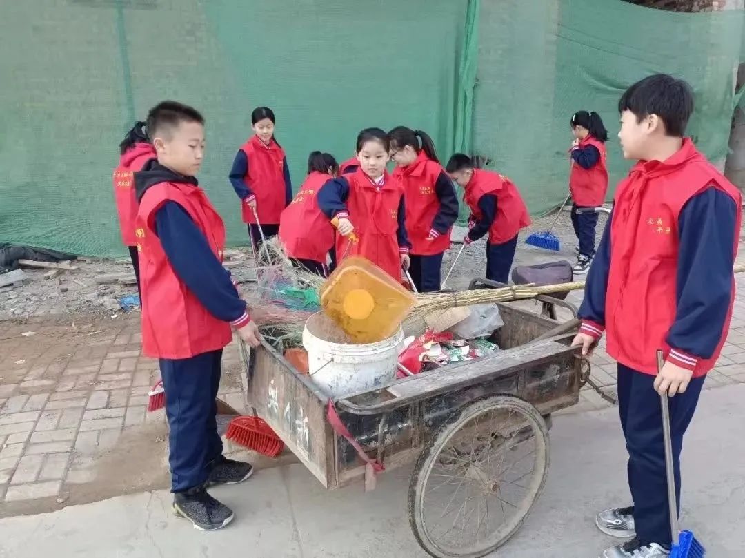 学雷锋，邢台市教育系统在行动