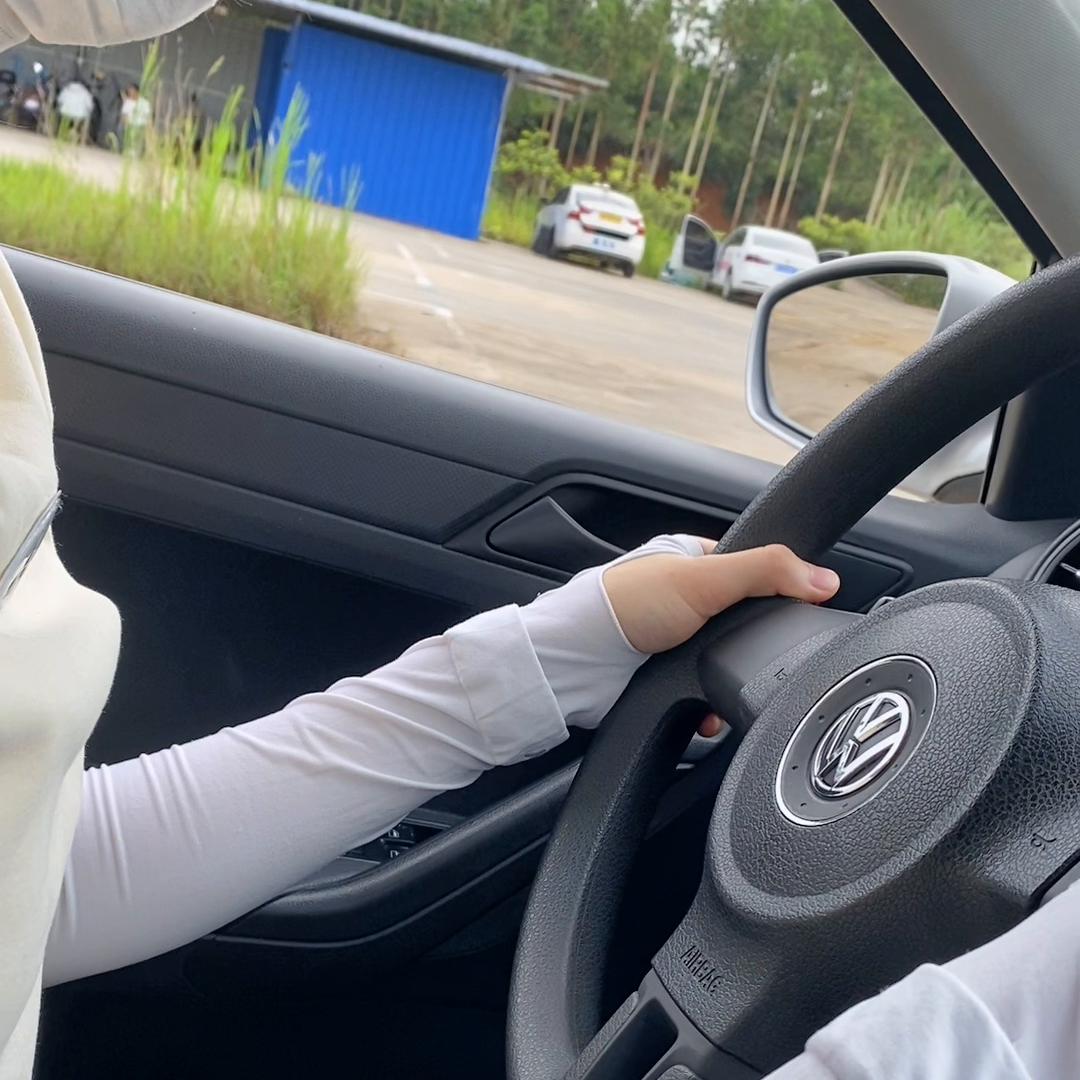 新手应该怎么踩离合换挡,教小姐姐踩油门