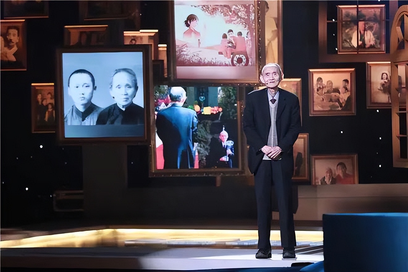 92年香港机场检测仪突然报警，安保拦住台湾律师，搜包后当即报警