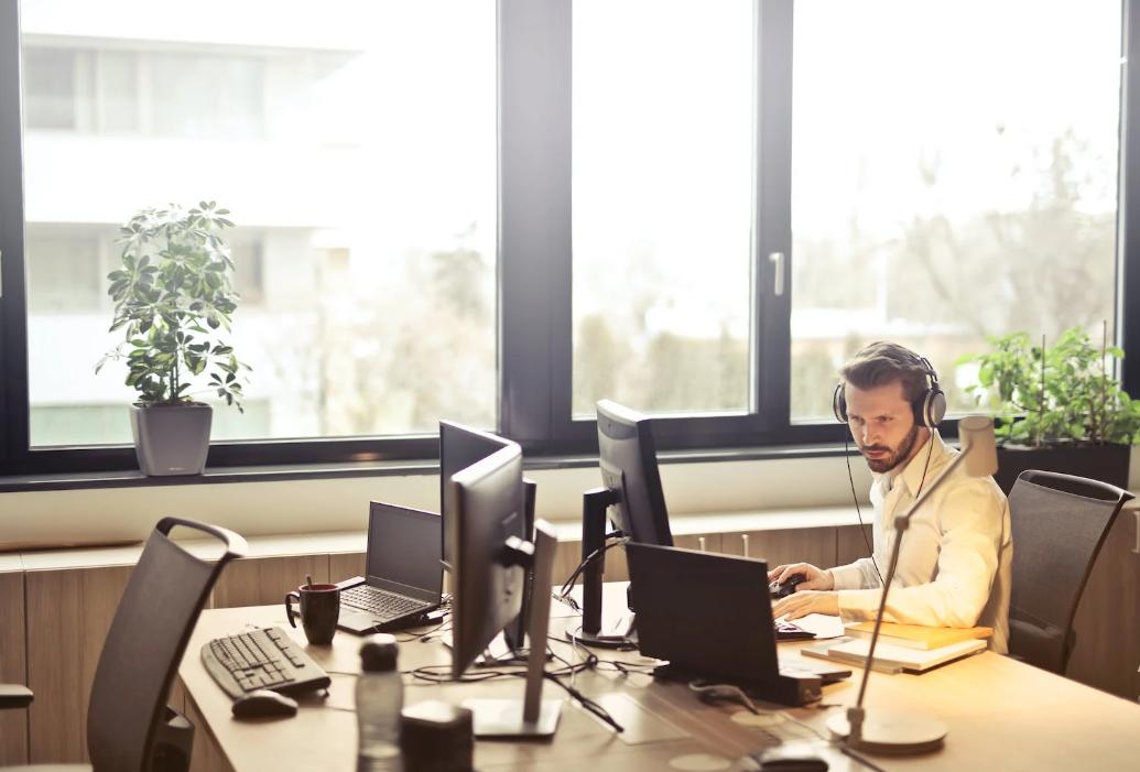 当下社会如何坚定理想信念,年轻人该树立什么样的理想和信念