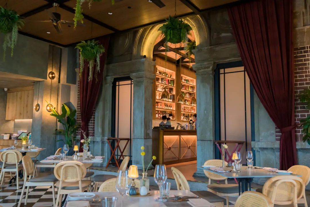 隐藏在历史博物馆旁边的院子,上海历史博物馆顶楼西餐厅