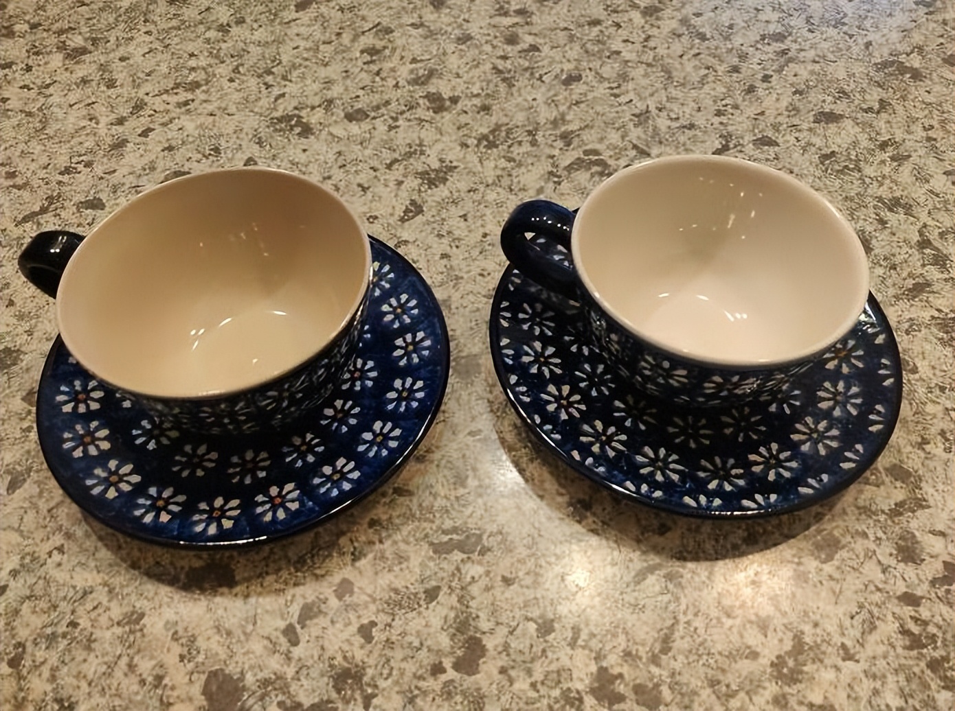 歪果网友分享童年回忆照片,外国网友分享意外翻出的东西