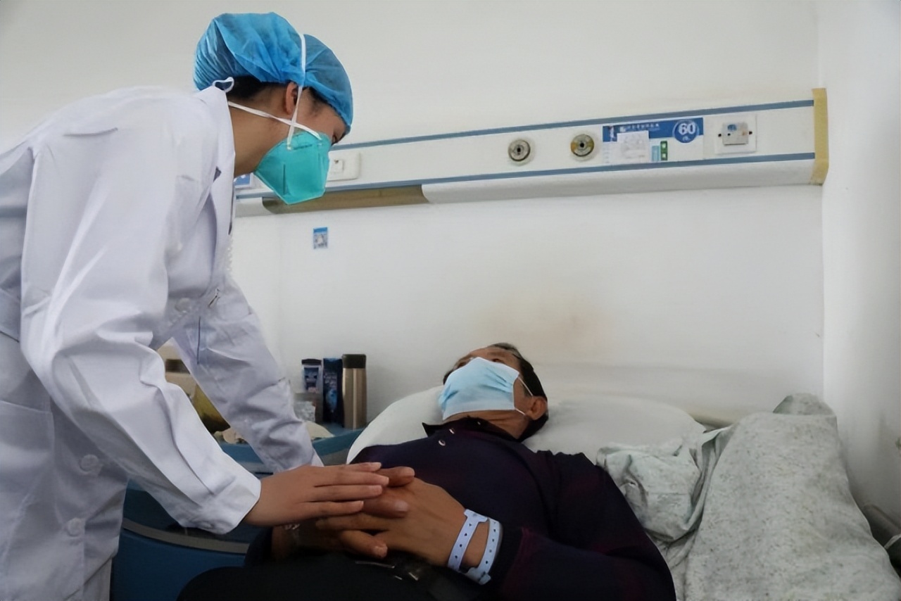 乙肝服用恩替卡韦能中途停药吗,乙肝病人吃了恩替卡韦能停药吗