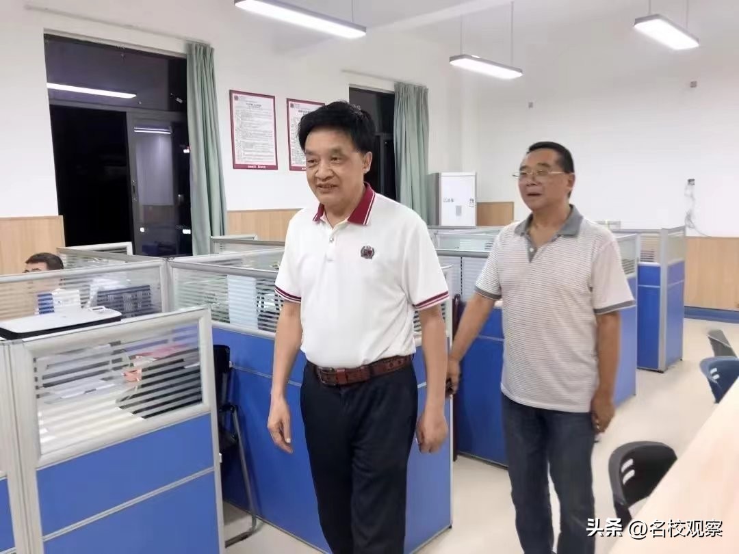 从绵阳、海南、攀西到成都，看“传奇校长”何佳庠的传奇人生