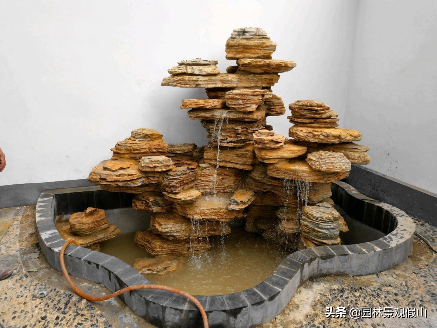 鱼池假山动手制作全过程,自己动手做室内假山鱼池