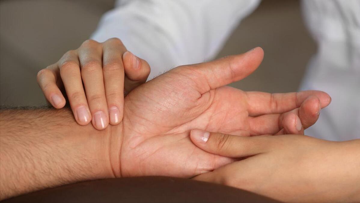 尿酸高腰痛和肾虚腰痛的区别,腰痛是不是就是肾问题